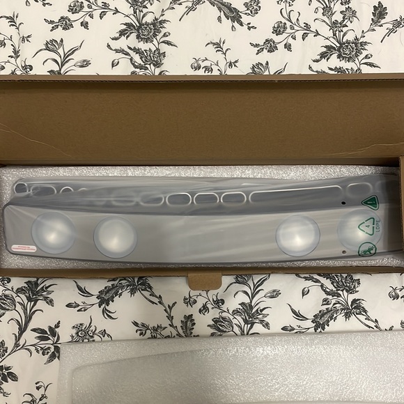 New in box Weenon sound bar - Picture 2 of 3